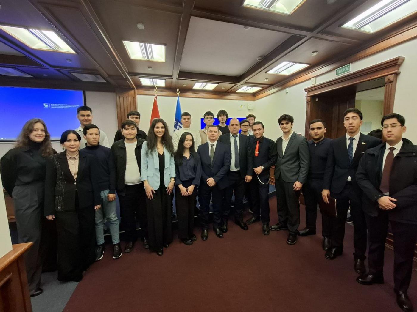 Студенты ФМС на встрече с представителями посольства Узбекистана